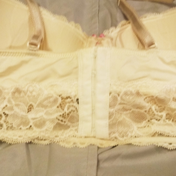 Adore Me long line bra in cream. 36B. (B2) - Picture 4 of 8